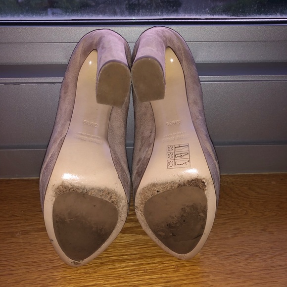 Miu Miu nude suede curved heel pump - Picture 4 of 4